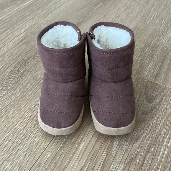 NEW Old Navy Sherpa-Lined Mauve Baby Booties (12-18 mos) - Picture 3 of 8